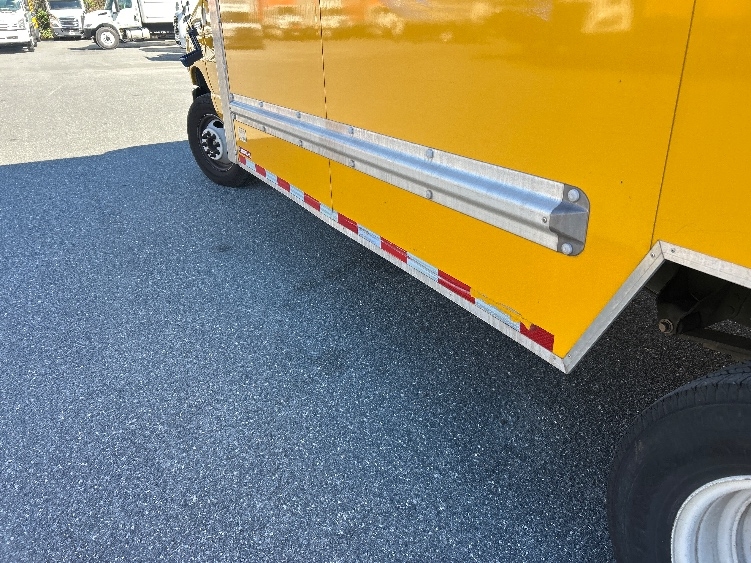 Used 2022 Ford E-350 - photo 7