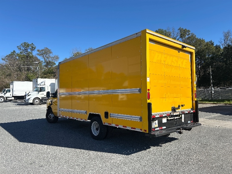 Used 2022 Ford E-350 - photo 8