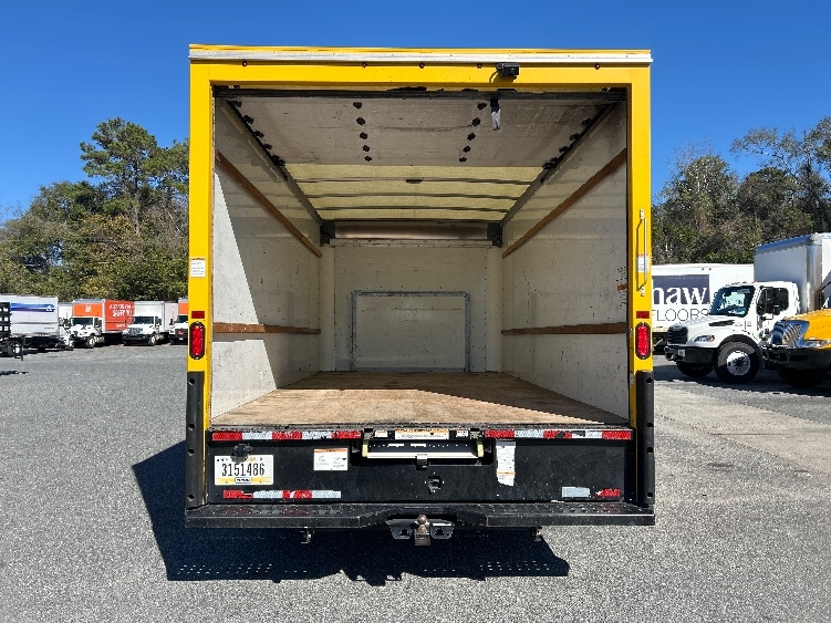 Used 2022 Ford E-350 - photo 10