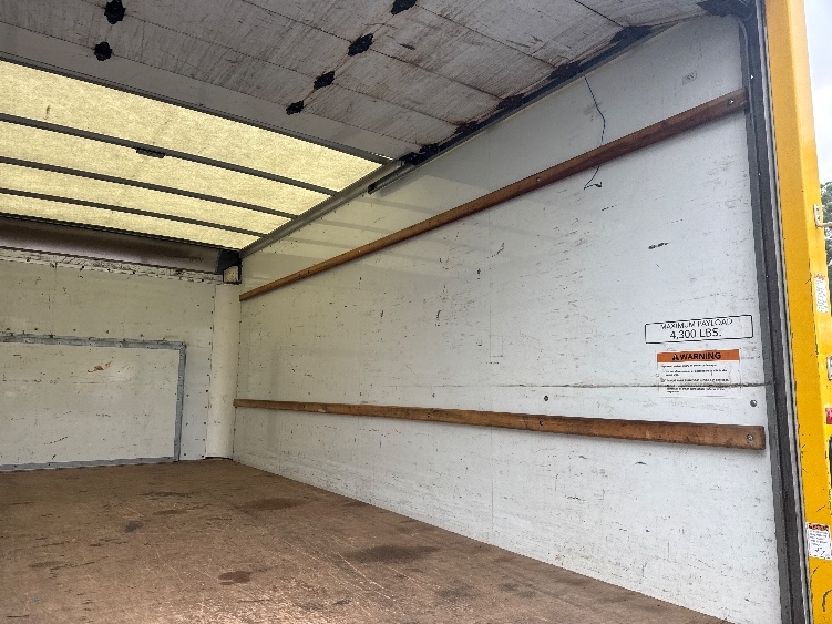 Used 2022 Ford E-350 - photo 13