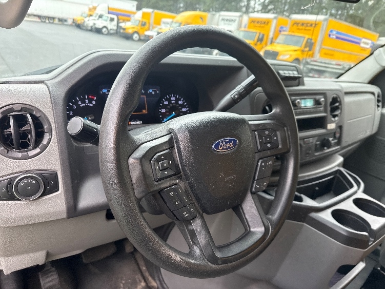 Used 2022 Ford E-350 - photo 18