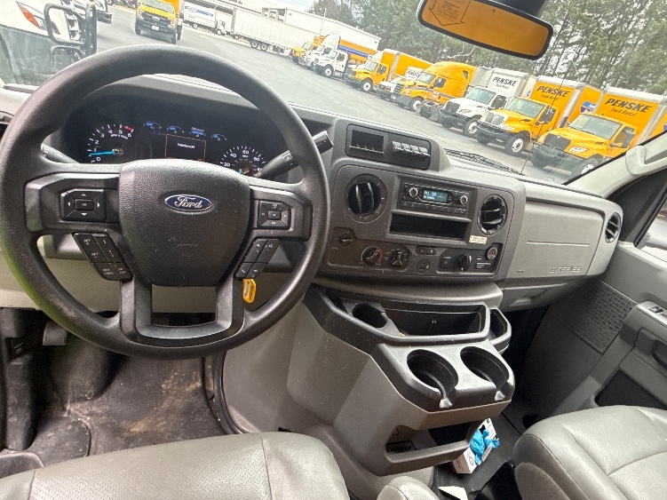 Used 2022 Ford E-350 - photo 19