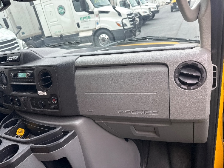 Used 2022 Ford E-350 - photo 22