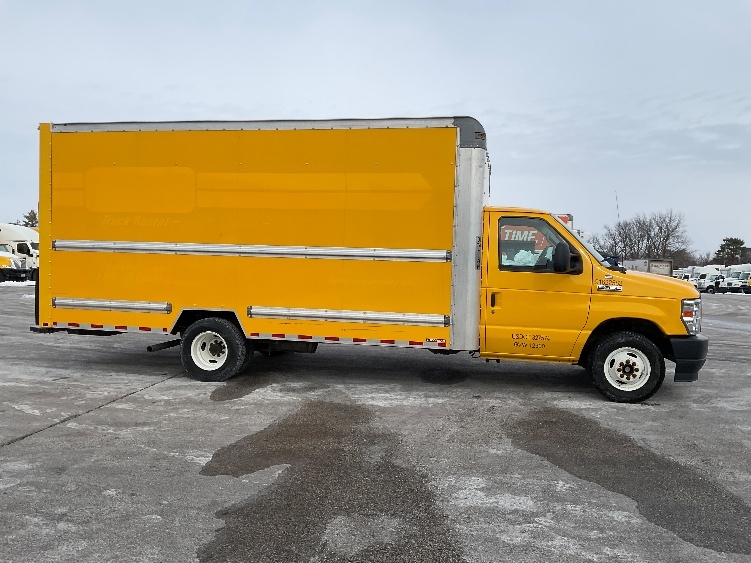 Used 2022 Ford E-350 - photo 17