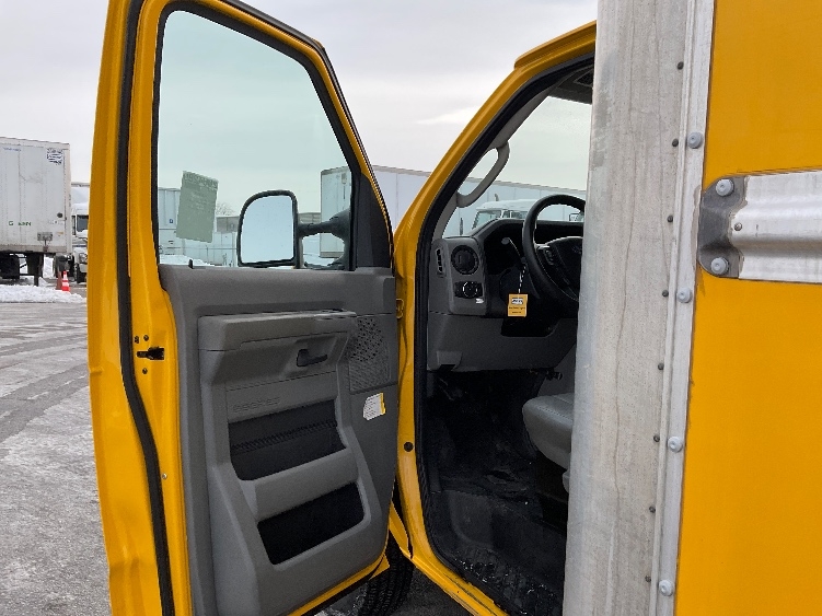 Used 2022 Ford E-350 - photo 18