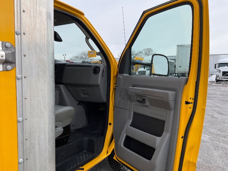 Used 2022 Ford E-350 - photo 22