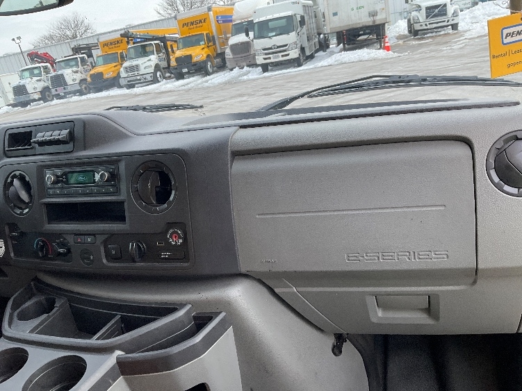 Used 2022 Ford E-350 - photo 23