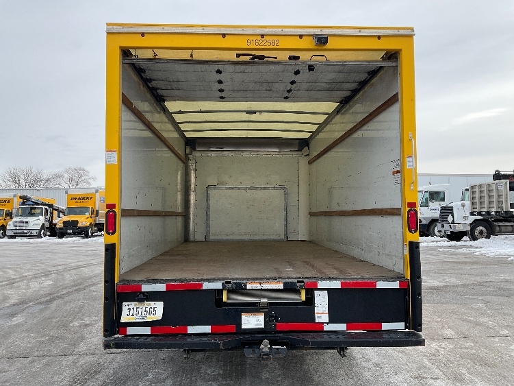 Used 2022 Ford E-350 - photo 10