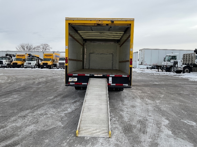 Used 2022 Ford E-350 - photo 11