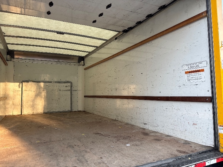 Used 2022 Ford E-350 - photo 13