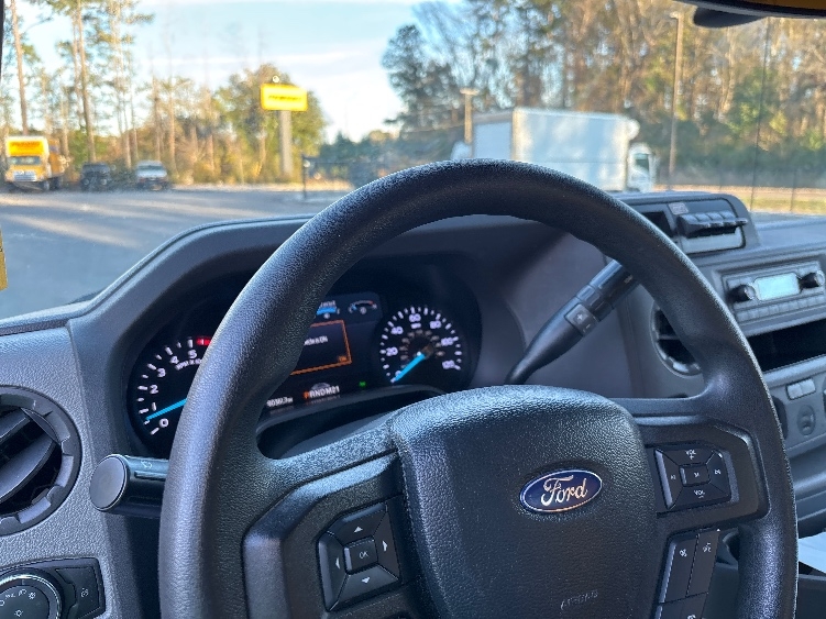 Used 2022 Ford E-350 - photo 18