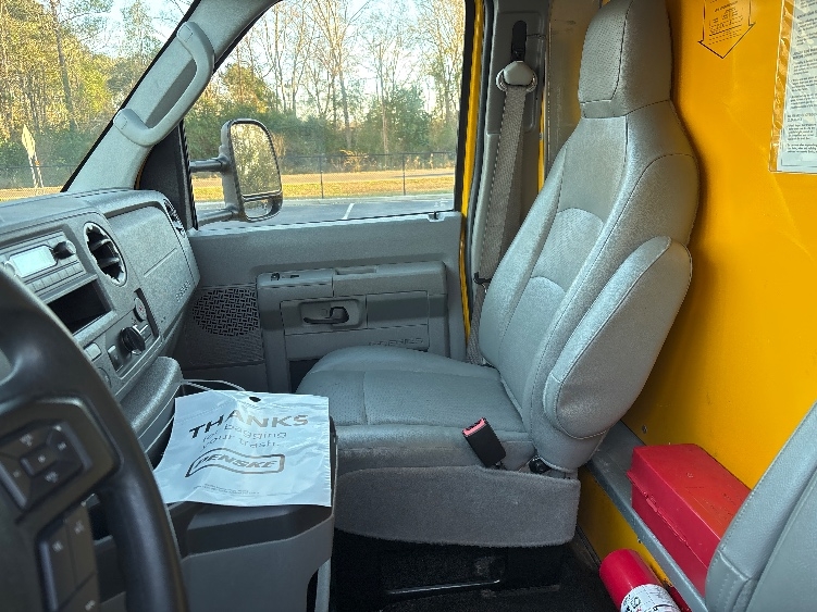 Used 2022 Ford E-350 - photo 20