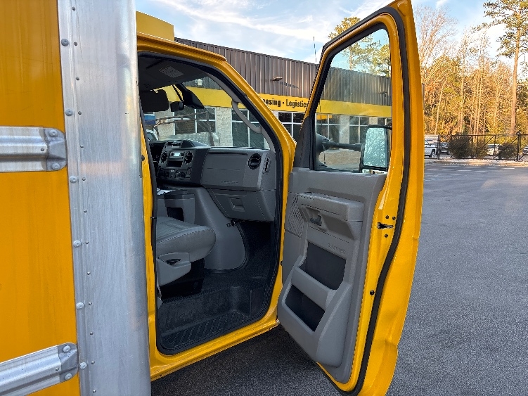 Used 2022 Ford E-350 - photo 21