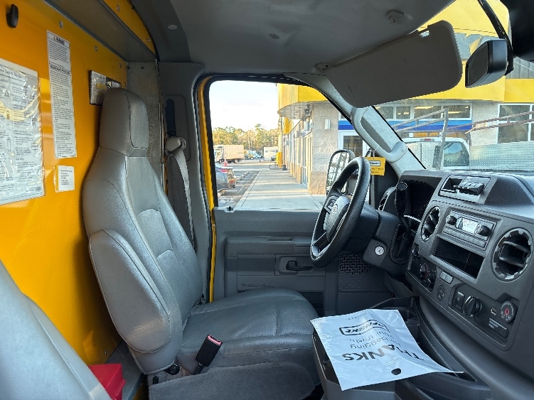 Used 2022 Ford E-350 - photo 23