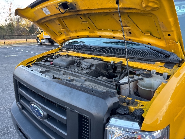 Used 2022 Ford E-350 - photo 25