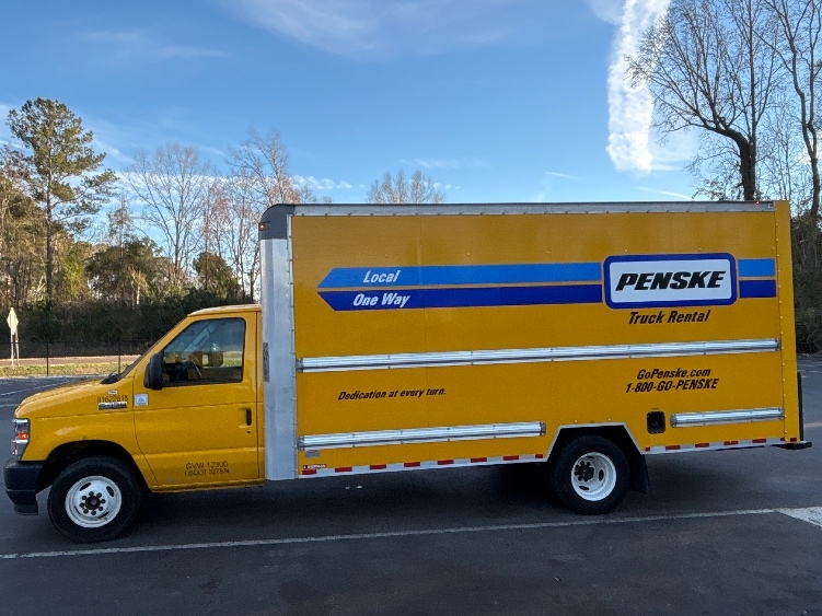 Used 2022 Ford E-350 - photo 6
