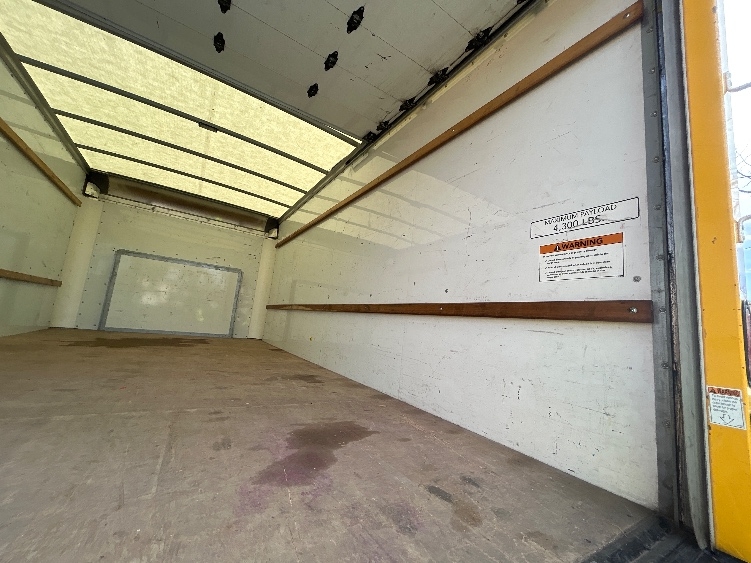 Used 2023 Ford E-350 - photo 14