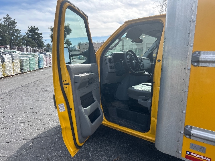 Used 2023 Ford E-350 - photo 18