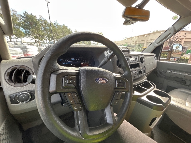 Used 2023 Ford E-350 - photo 19