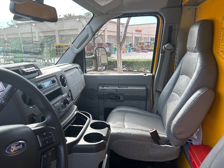 Used 2023 Ford E-350 - photo 21