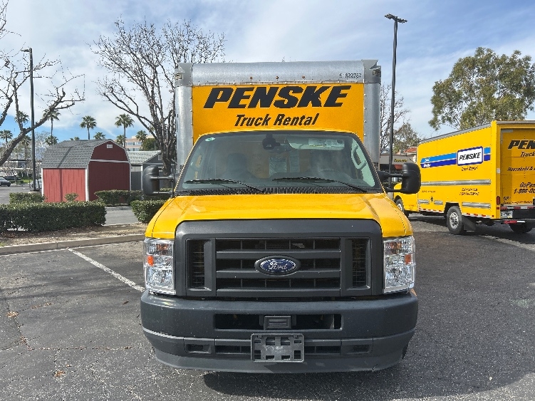 Used 2023 Ford E-350 - photo 2
