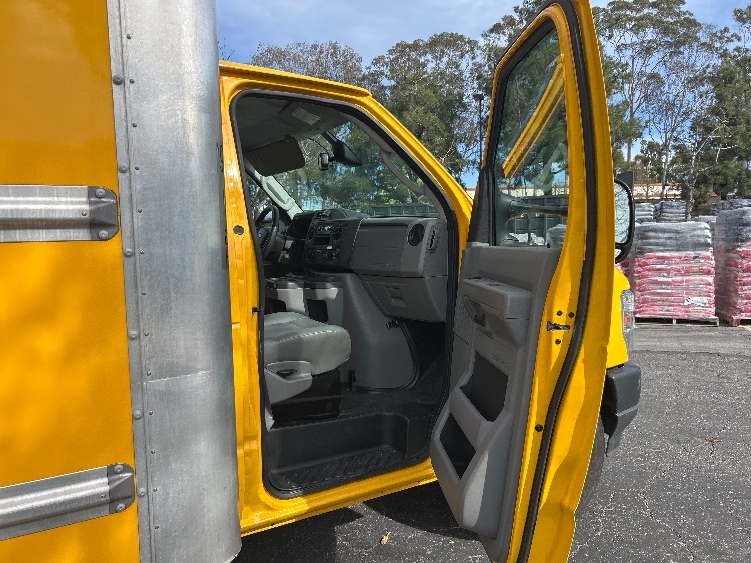 Used 2023 Ford E-350 - photo 22