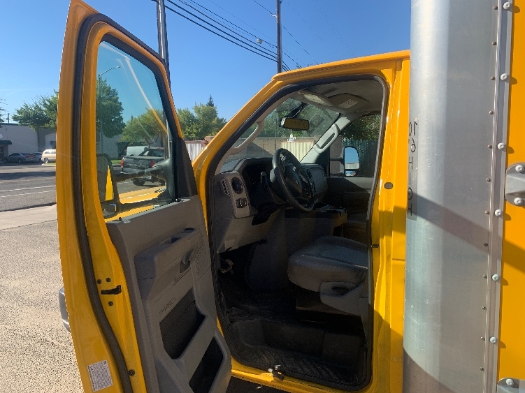 Used 2023 Ford E-350 - photo 18