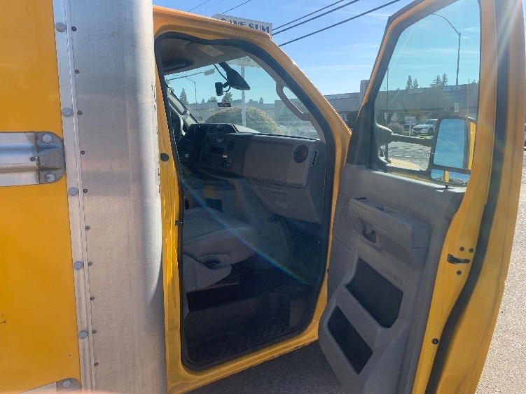 Used 2023 Ford E-350 - photo 22