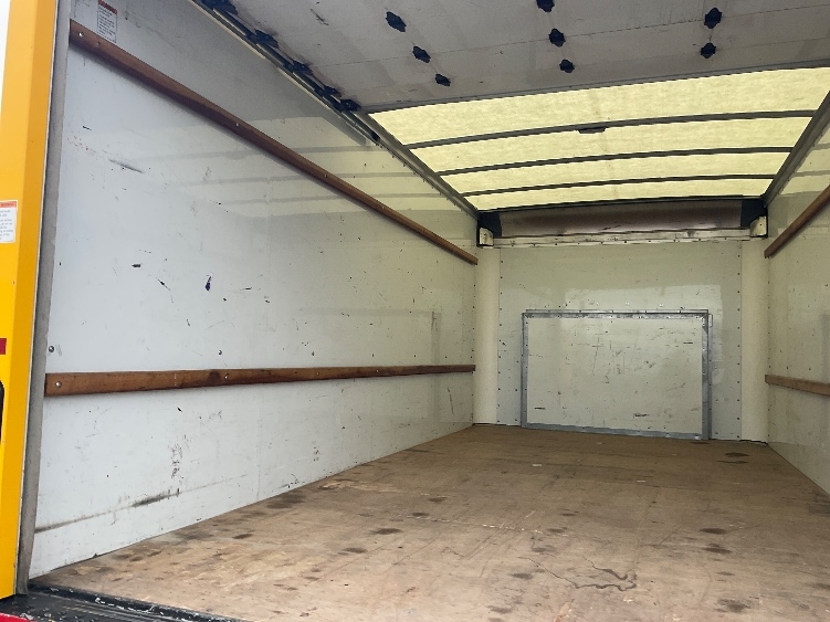 Used 2023 Ford E-350 - photo 13