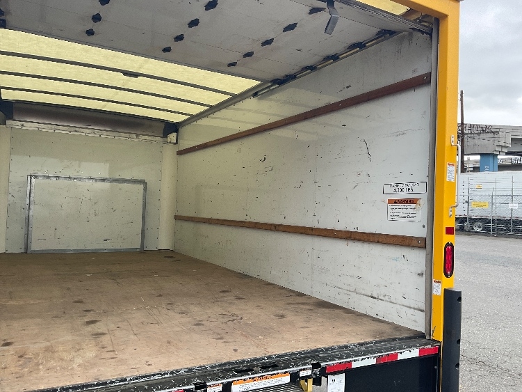Used 2023 Ford E-350 - photo 14