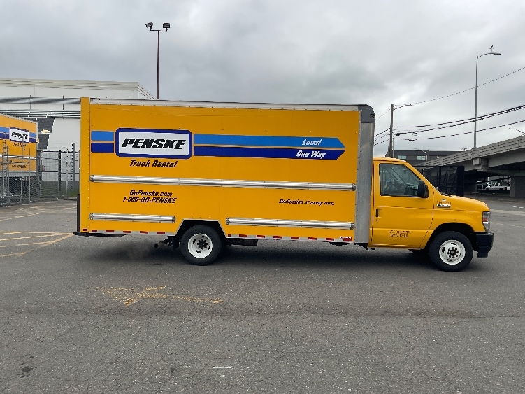 Used 2023 Ford E-350 - photo 17