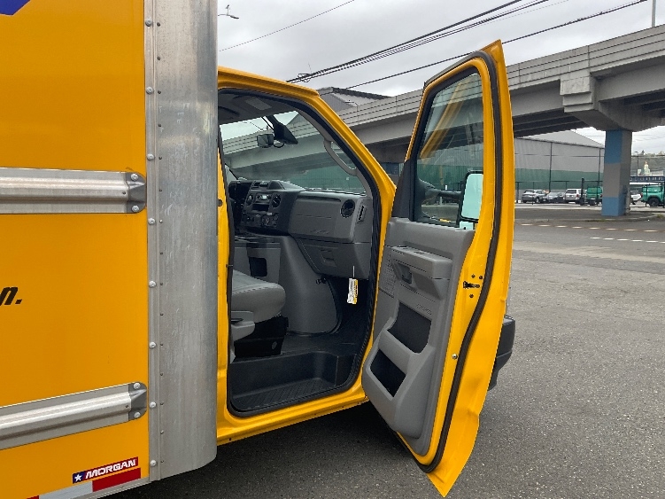 Used 2023 Ford E-350 - photo 22