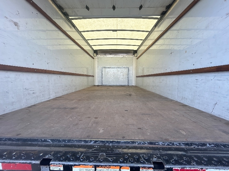 Used 2023 Ford E-350 - photo 12