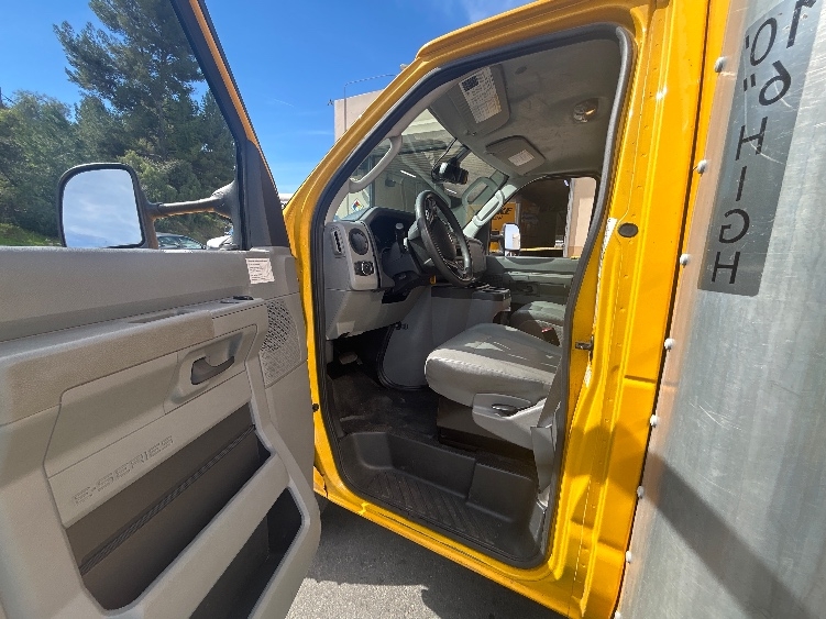 Used 2023 Ford E-350 - photo 18