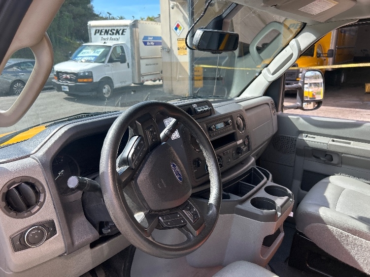 Used 2023 Ford E-350 - photo 19