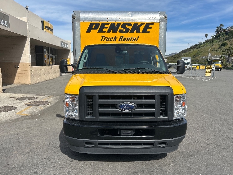 Used 2023 Ford E-350 - photo 2