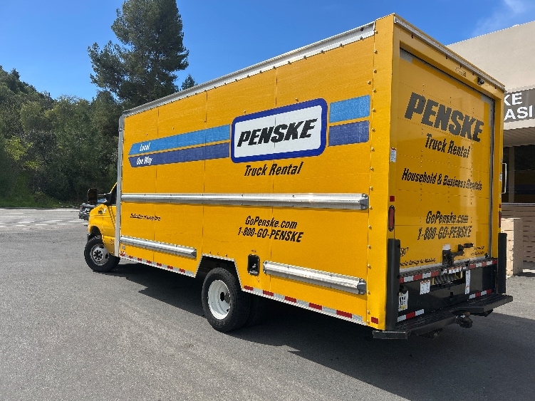 Used 2023 Ford E-350 - photo 8