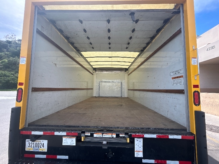 Used 2023 Ford E-350 - photo 11
