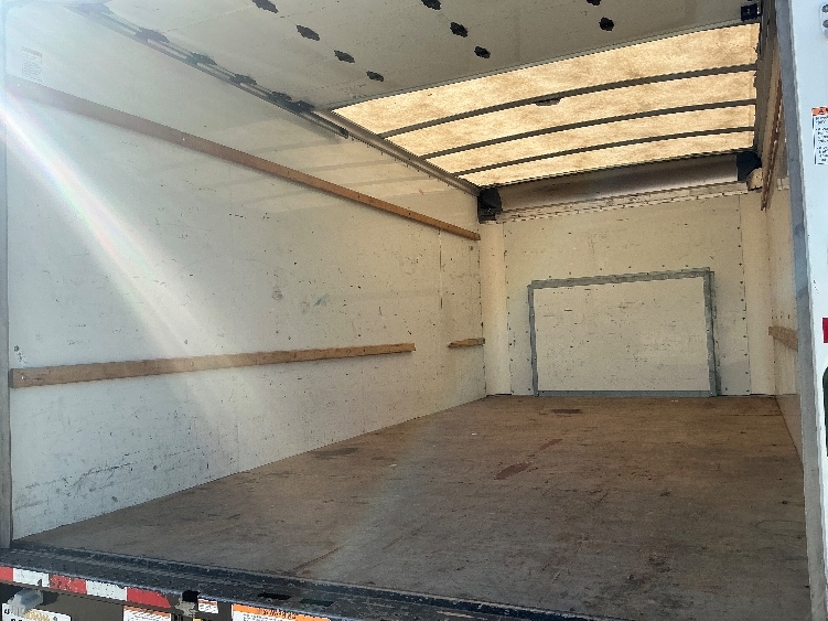 Used 2023 Ford E-350 - photo 13