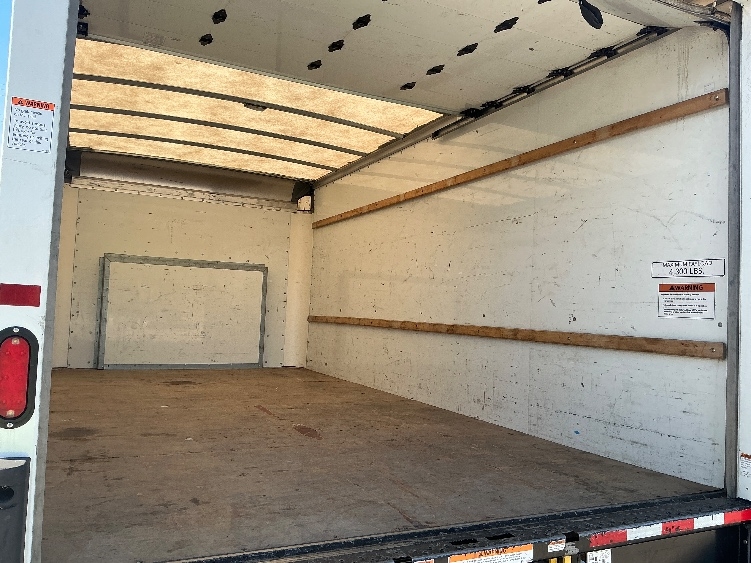 Used 2023 Ford E-350 - photo 14