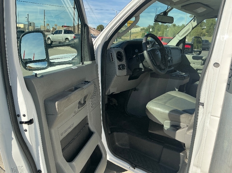 Used 2023 Ford E-350 - photo 18