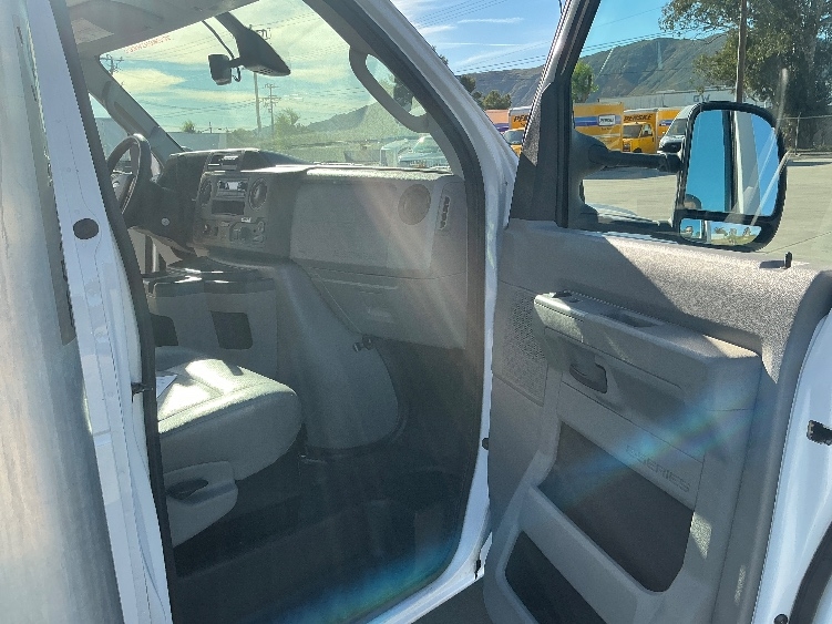 Used 2023 Ford E-350 - photo 22