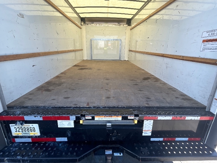 Used 2023 Ford E-350 - photo 12