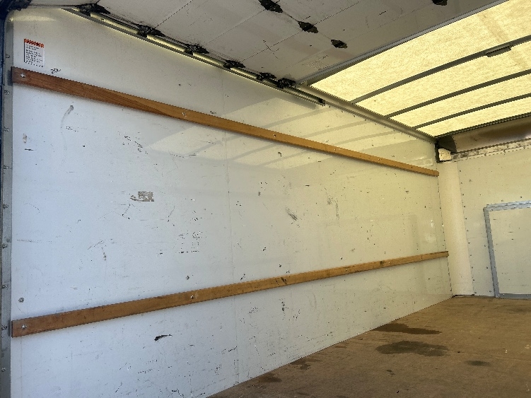 Used 2023 Ford E-350 - photo 13