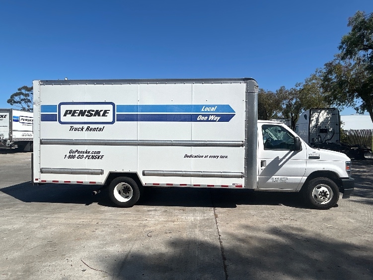 Used 2023 Ford E-350 - photo 17