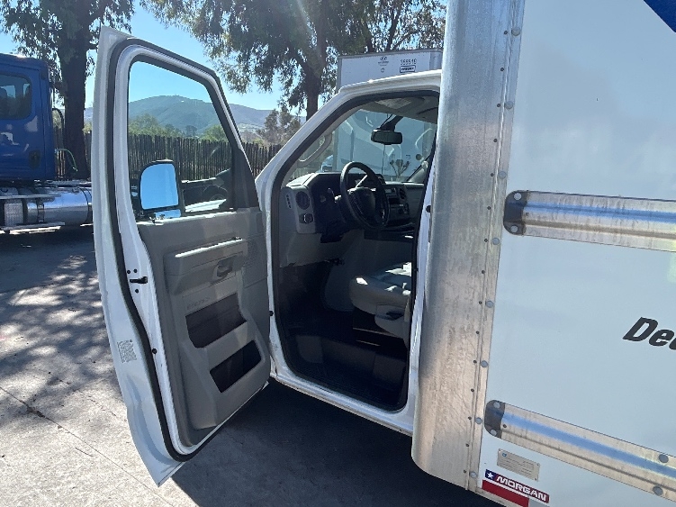 Used 2023 Ford E-350 - photo 18