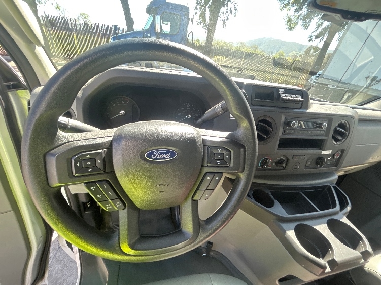 Used 2023 Ford E-350 - photo 20