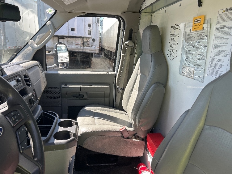 Used 2023 Ford E-350 - photo 21