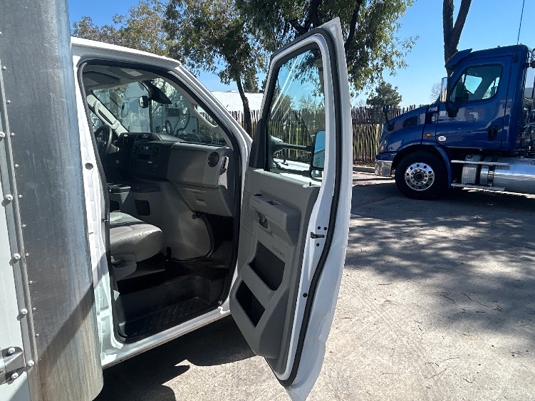 Used 2023 Ford E-350 - photo 22