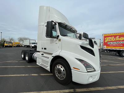 Used 2021 Volvo VNR - photo 1